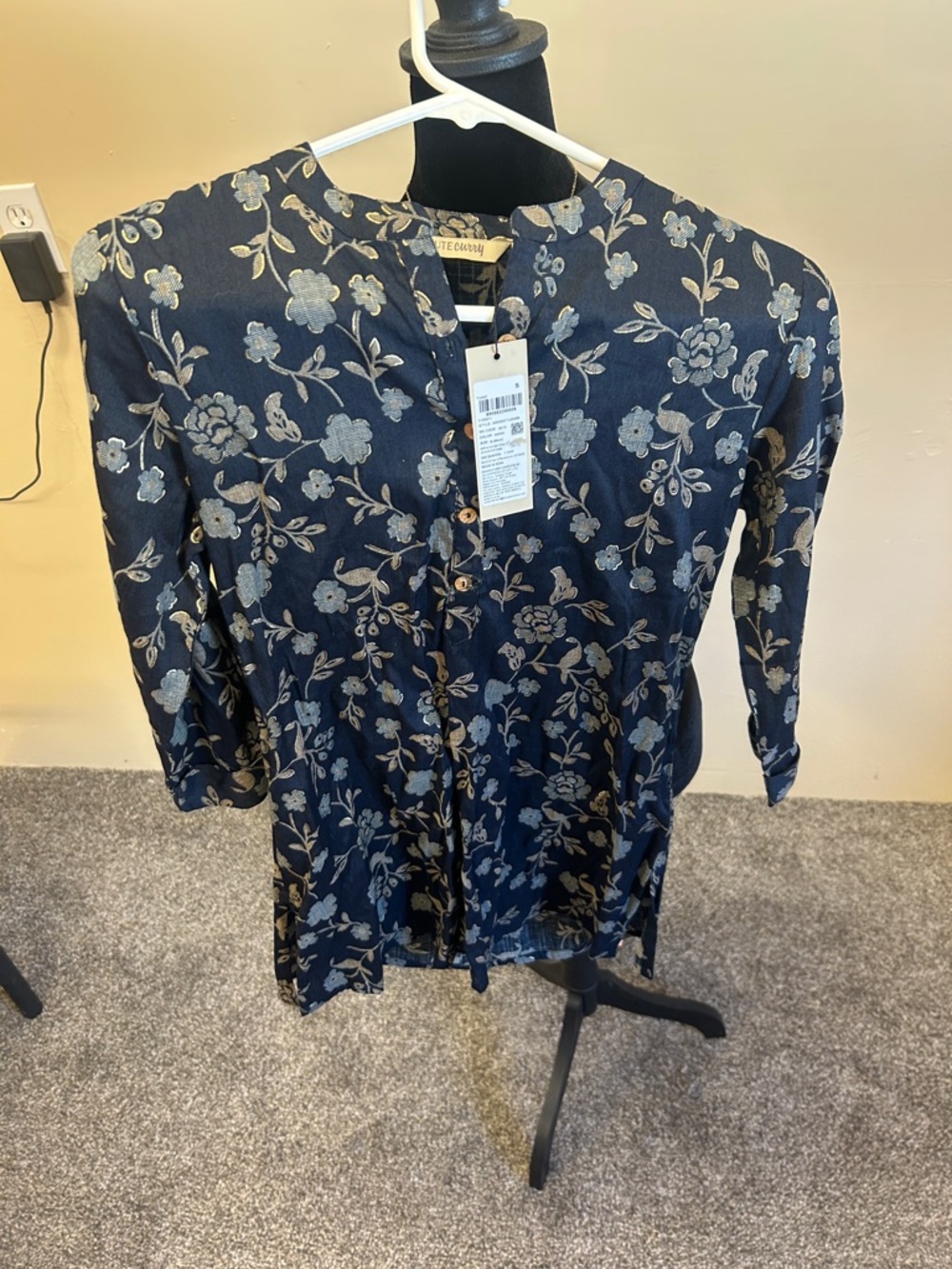 Women's Navy Floral Button-Up Tunic in beautiful hues of blue & gold size Small